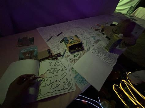 What is PLUR? The Heartbeat of Rave Culture 💖🌈 – RaveBeetle