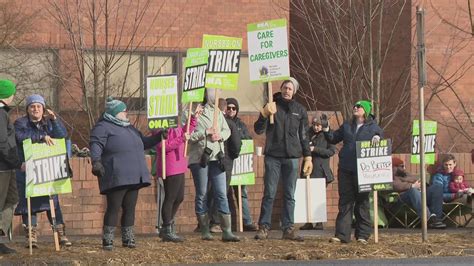 Providence, nurses union strike tentative deal following governor's mediation | kgw.com