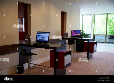 Computer Shop 的图像结果