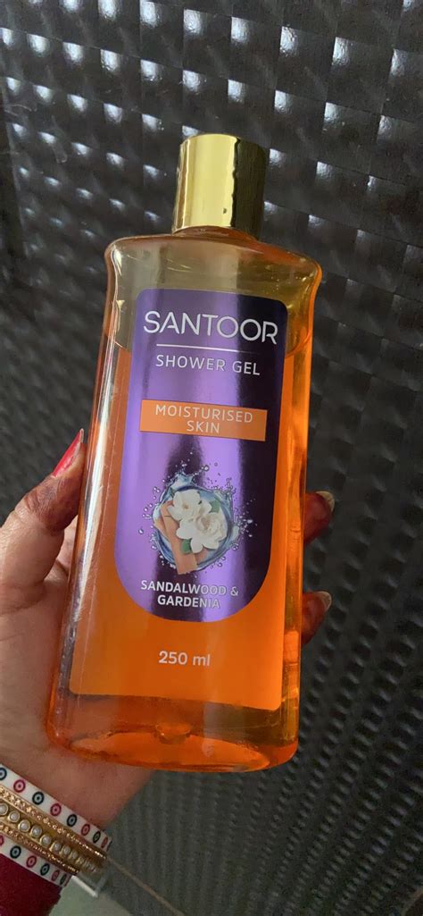 Buy Santoor Moisturizing Shower Gel With Natural Sandalwood & Gardenia ...