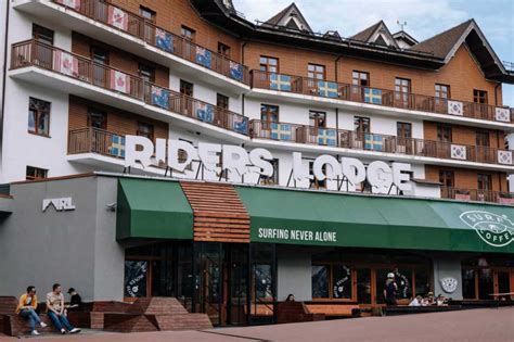 ОТЕЛЬ RIDERS' LODGE на Роза Хутор. Отель в горах у подъёмника.