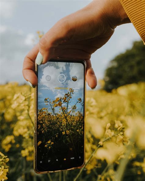 Mobile Phone in Hand 的图像结果