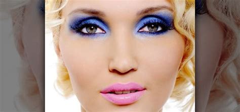 70s blue eyeshadow