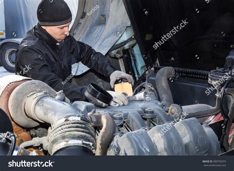 Diesel Engine Mechanic 的图像结果