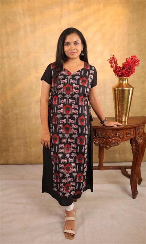 Artistry Pannel Kurta– Vie Sutra