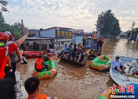 河南新乡上万村民受洪水威胁 多方力量转移被困群众-荆楚网-湖北日报网