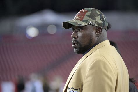 Warren Sapp Served with Battery Lawsuit by Man Pretending to Be Fan