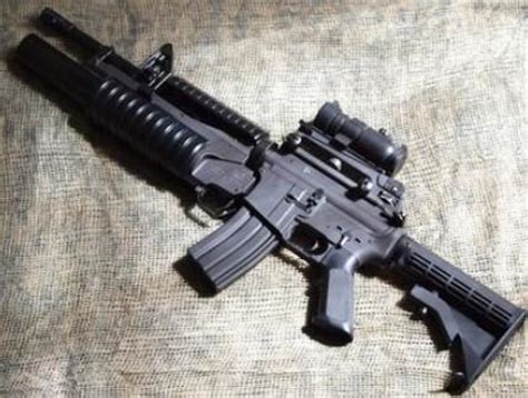 以陆军主力步枪：美国造柯尔特M4卡宾枪(组图)-搜狐新闻