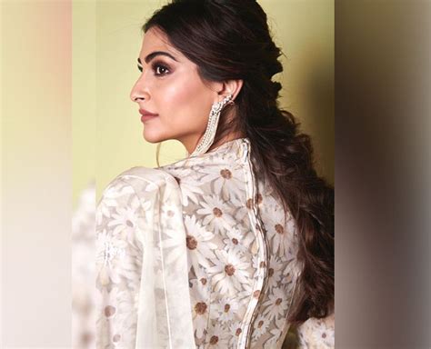 Know About Some Hairstyles For Your Post Wedding Look | know about some ...