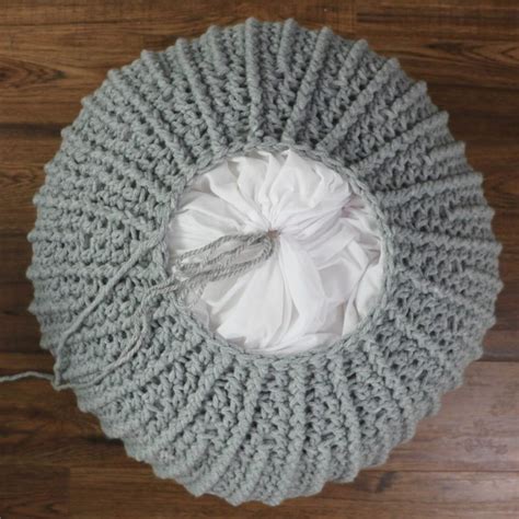 Free crochet floor pouf tutorial with step by step video – Artofit