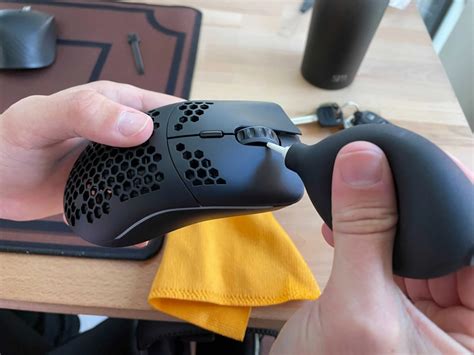 How to Clean a Computer Mouse 的图像结果