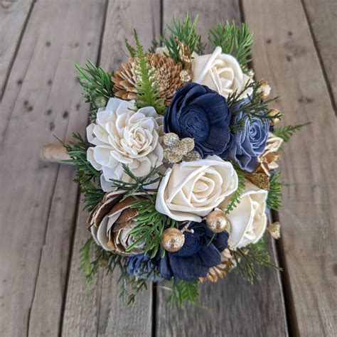 Navy blue and cream wedding | Beachweddingtips.com