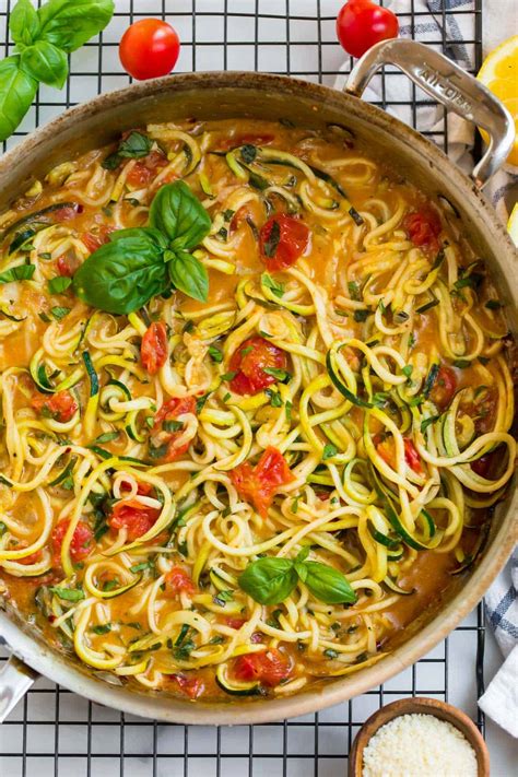 Zucchini Pasta with Tomatoes and Basil – WellPlated.com