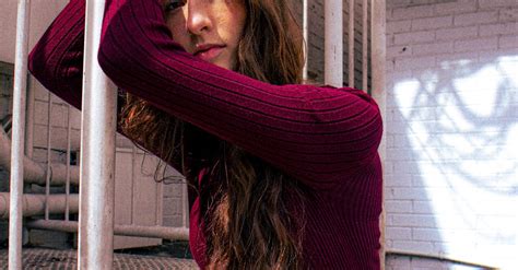 Attractive Woman Business Casual 的图像结果