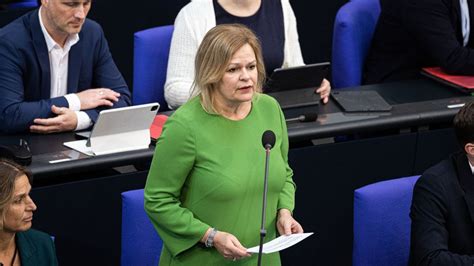 State election in Hesse, Germany: Social Democrats adopt far-right ...