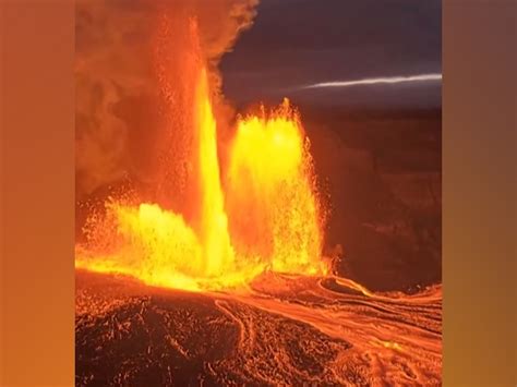 Hawaii's Kilauea volcano shoots lava 1,000 feet in the air in latest ...