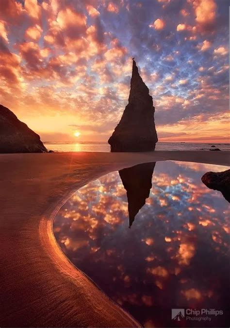 Wizard's Hat rock formation, Oregon.