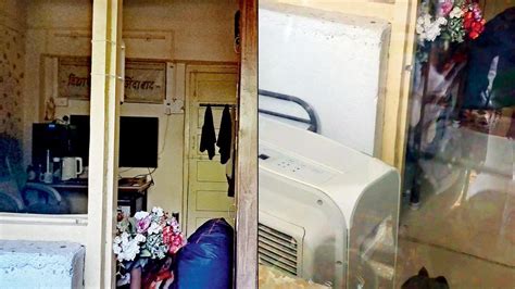 ABVP Accuses Mumbai University of Favoritism Over Hostel Room Amenities