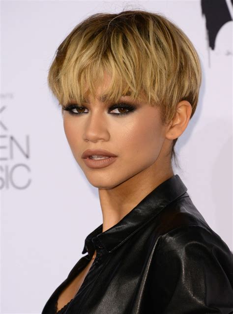 20 Celebrity Short Hairstyles for Glamorous Look - Hottest Haircuts