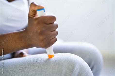 Epinephrine Auto-Injector 的图像结果