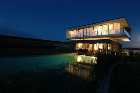 River Pool 的图像结果