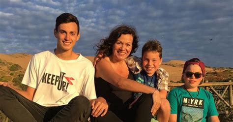 Solange es mami postiza de "niñas maravillosas" | Deportes