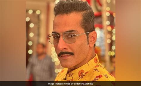 Video: अनुपमा के सेट पर कुछ ऐसे 'हा...हाकार' मचाते हैं वनराज शाह, सामने ...