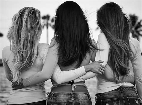 WOMEN 的图像结果