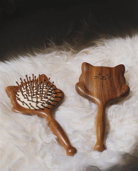 Mutoumise on Instagram: "Check out more angles of our adorable cat-shaped sandalwood comb! 🐱 ...
