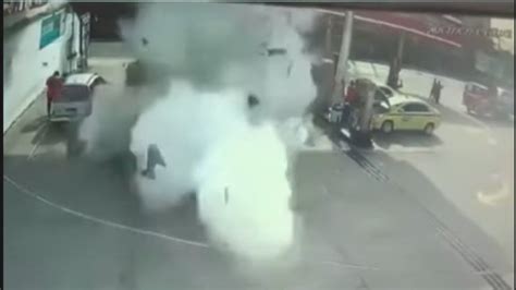 Dude Films Car Exploding 的图像结果