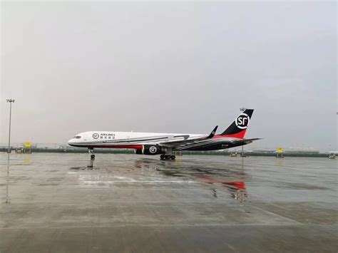 美国西南航空两架波音737在芝加哥机场相撞_航空要闻_资讯_航空圈