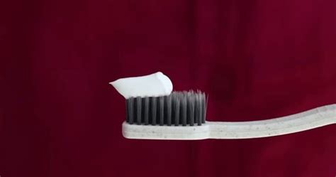 Close Up Toothpaste Tube 的图像结果