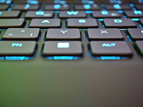 Alienware M16 R2 Keyboard Layout 的图像结果