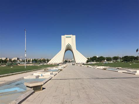 旗帜飘扬的德黑兰，2017年5月初识伊朗-德黑兰旅游攻略-游记-去哪儿攻略