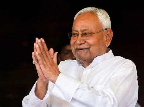 बिहार में बुजुर्गों को अब हर महीने मिलेंगे 1100 रुपये, चुनाव से पहले ...