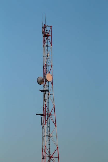 A red tower with a satellite dish | Premium Photo