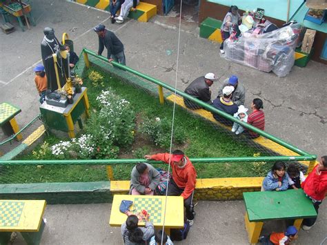 Inside La Paz's notorious San Pedro Prison - Land of Size