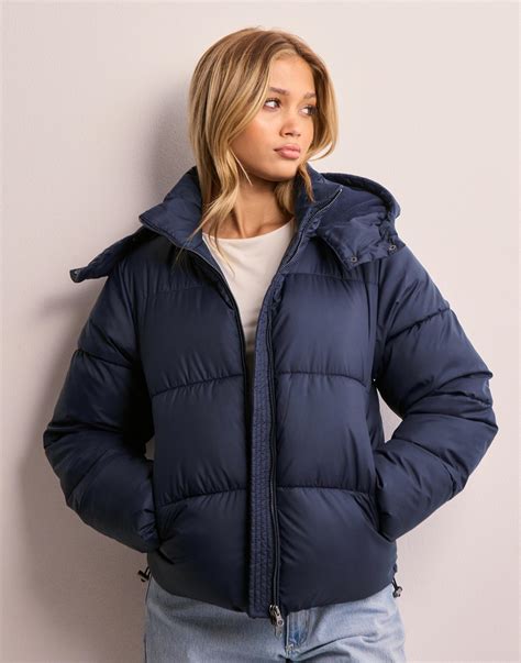 Kjøp Nelly Everyday Puffer Jacket (semi shiny) - Dark Blue | Nelly.com
