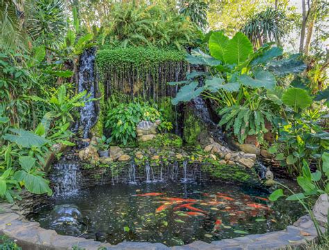 Using Water Walls to Bring Elegance to Your Landscape