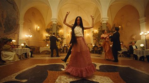 'Poor Things' Review: Emma Stone And Mark Ruffalo Deliver A Horny-As ...