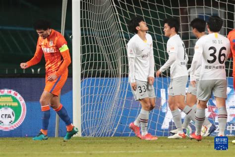 最终，泰山队1比0战胜河南，在这组足协杯半决赛对决中赢下“上半场”。