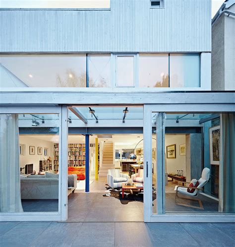 Restaurant Color Outside Building 的图像结果