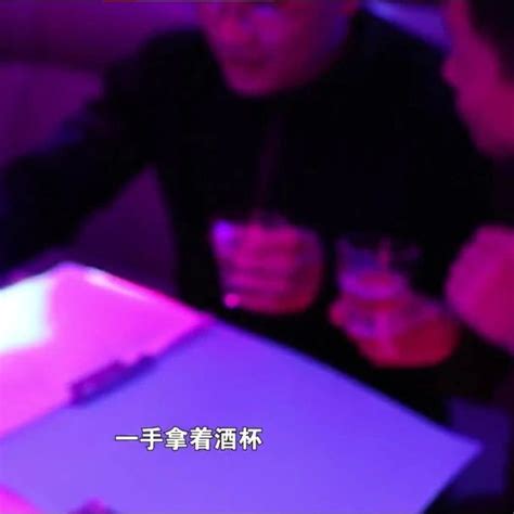 【小酒馆日记】论喝酒，她一女PK十男！