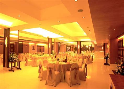 The Club, Andheri West