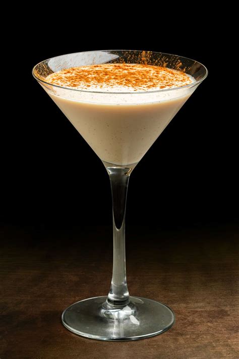 Banana Cream Pie Martini - HowdyKitchen