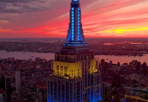 World-Class Building Top View 的图像结果