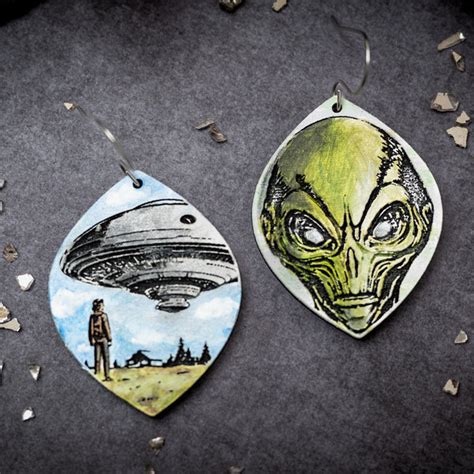 Alien Earrings 的图像结果