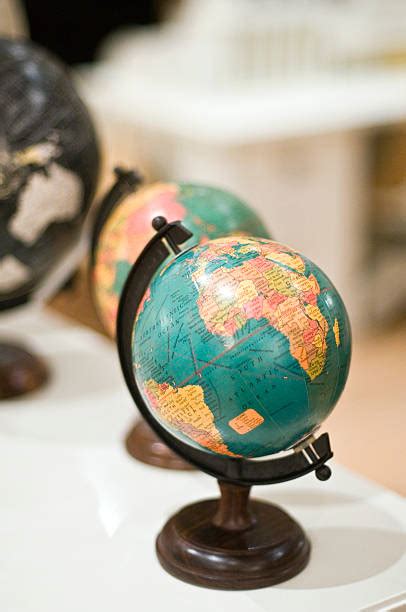 Small Desk Globe 的图像结果