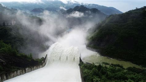 重庆：强降雨致水位猛涨 金家坝水库开闸泄洪--读图--首页
