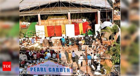 Hyderabad: Dozens would have died had wall collapsed on other side, say ...